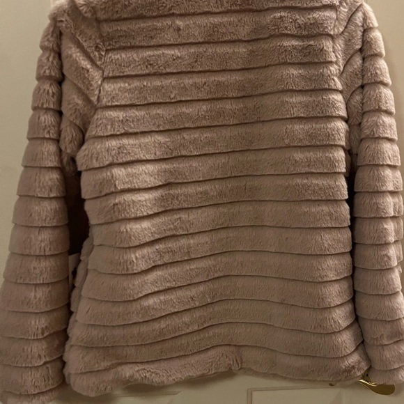 NWT Blush Faux Fur Ribbed Jacket by Katydid. - Picture 4 of 7